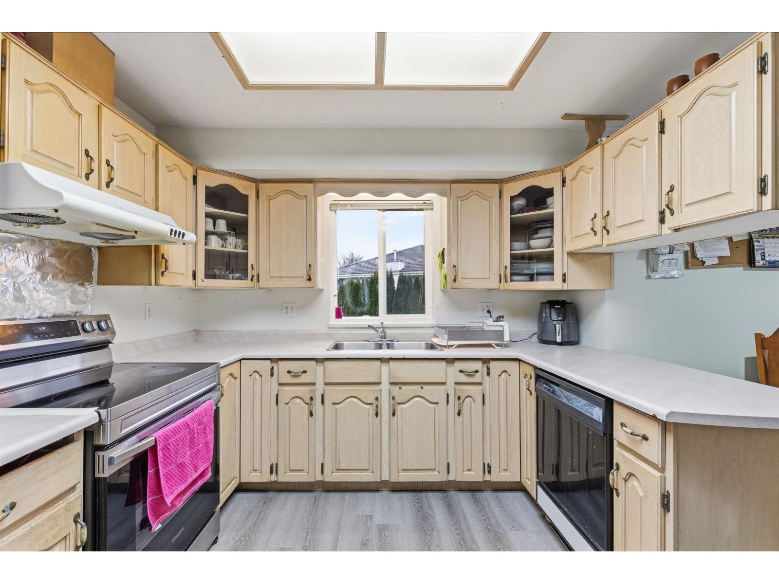 7076 122a Street, Surrey, British Columbia  V3W 4Z8 - Photo 9 - R3081676