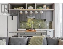 302 - 705 DAVIS DRIVE, Newmarket, Ontario