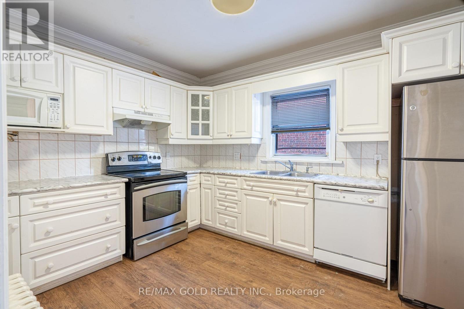 65 Long Branch Avenue, Toronto, Ontario  M8W 3J3 - Photo 8 - W12736540