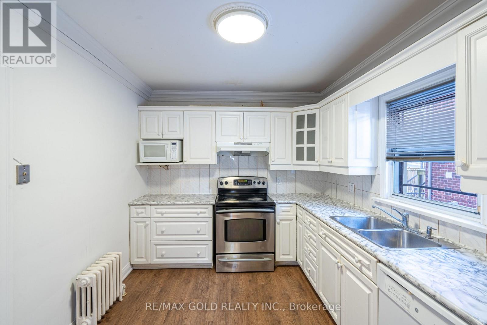 65 Long Branch Avenue, Toronto, Ontario  M8W 3J3 - Photo 9 - W12736540