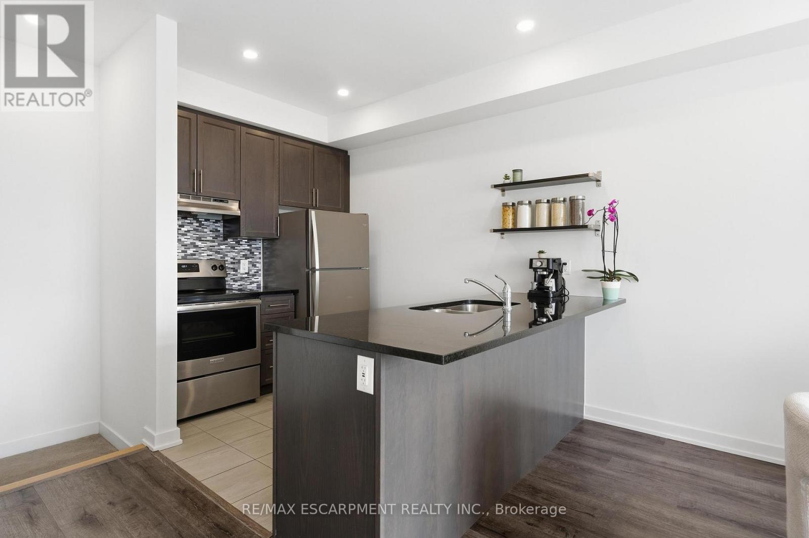 44 - 590 North Service Road, Hamilton, Ontario  L8E 0K5 - Photo 5 - X12716728