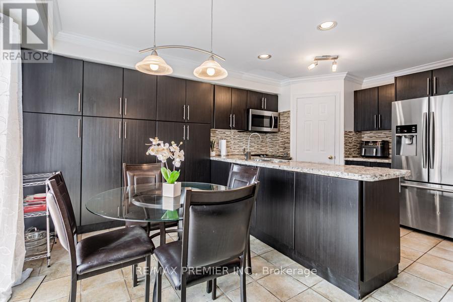 11 Four Seasons Circle, Brampton, Ontario  L7A 2A8 - Photo 6 - W12749184