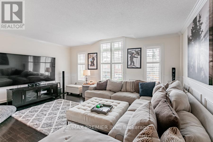 11 Four Seasons Circle, Brampton, Ontario  L7A 2A8 - Photo 9 - W12749184