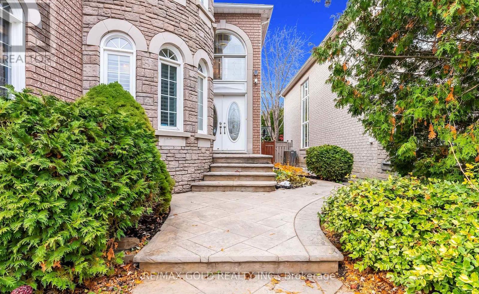 343 Bristol Road E, Mississauga, Ontario  L4Z 3V6 - Photo 4 - W12749194