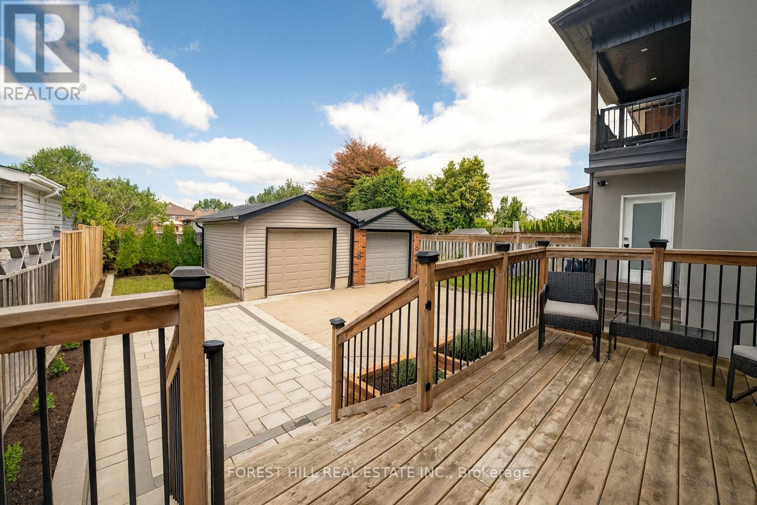 1070 BRIAR HILL AVENUE Toronto (Briar Hill-Belgravia), ON M6B 1M7