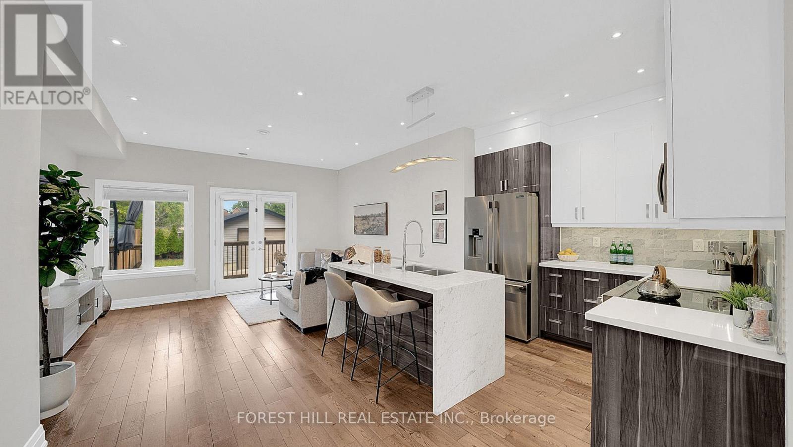 1070 BRIAR HILL AVENUE Toronto (Briar Hill-Belgravia), ON M6B 1M7