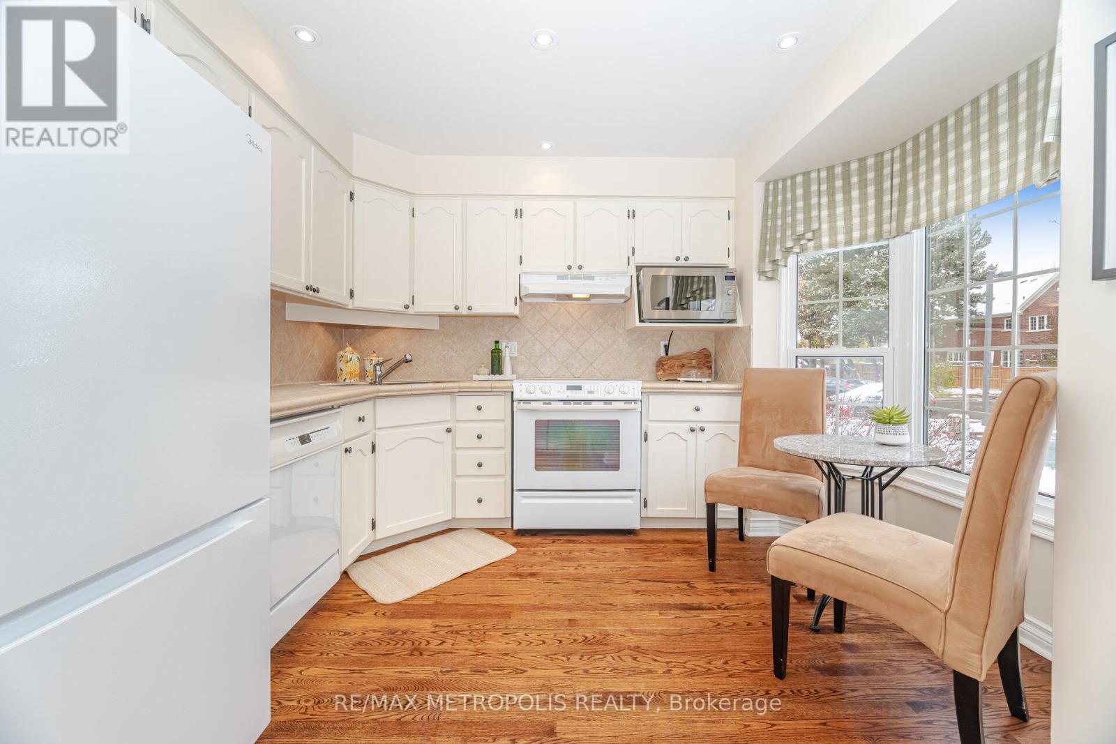 8 - 2390 Woodward Avenue, Burlington, Ontario  L7R 1T9 - Photo 8 - W12749232