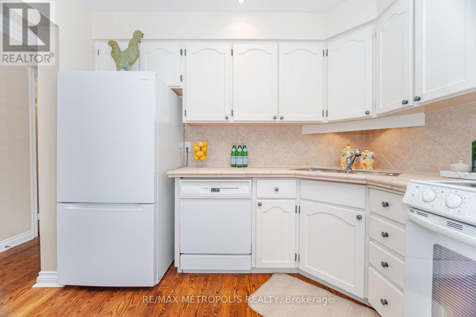 8 - 2390 Woodward Avenue, Burlington, Ontario  L7R 1T9 - Photo 9 - W12749232