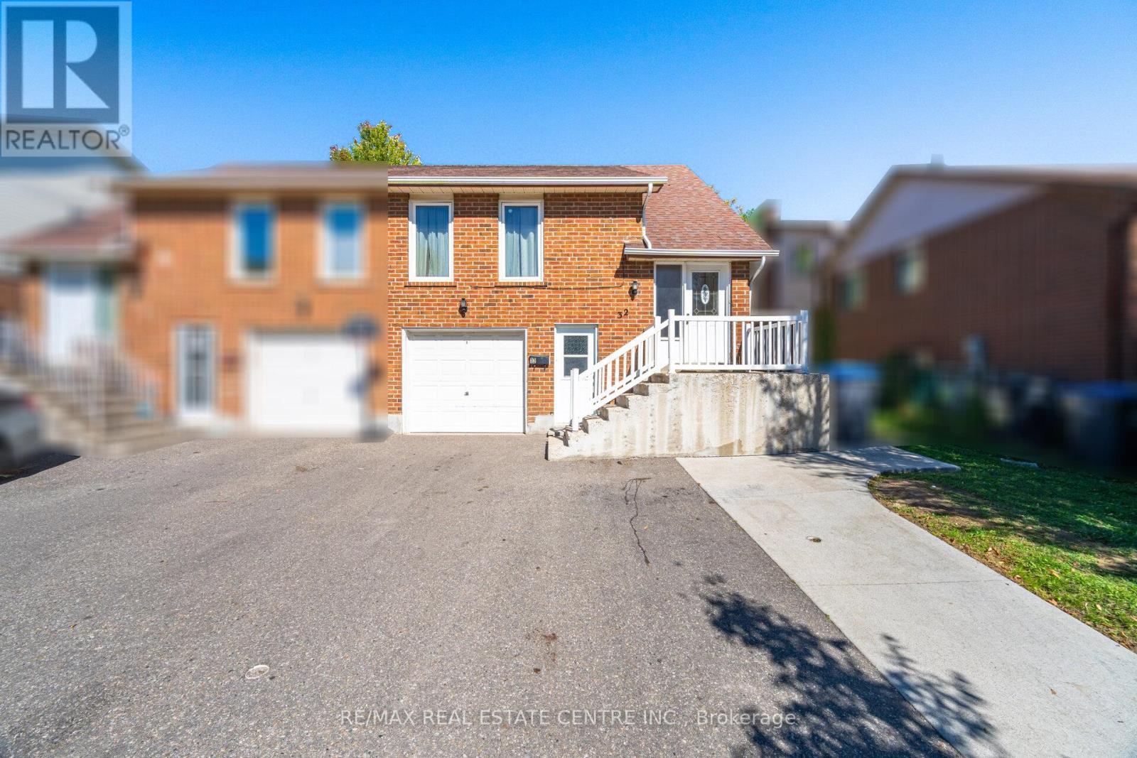 2 - 32 MOUNT PLEASANT DRIVE, Brampton, Ontario