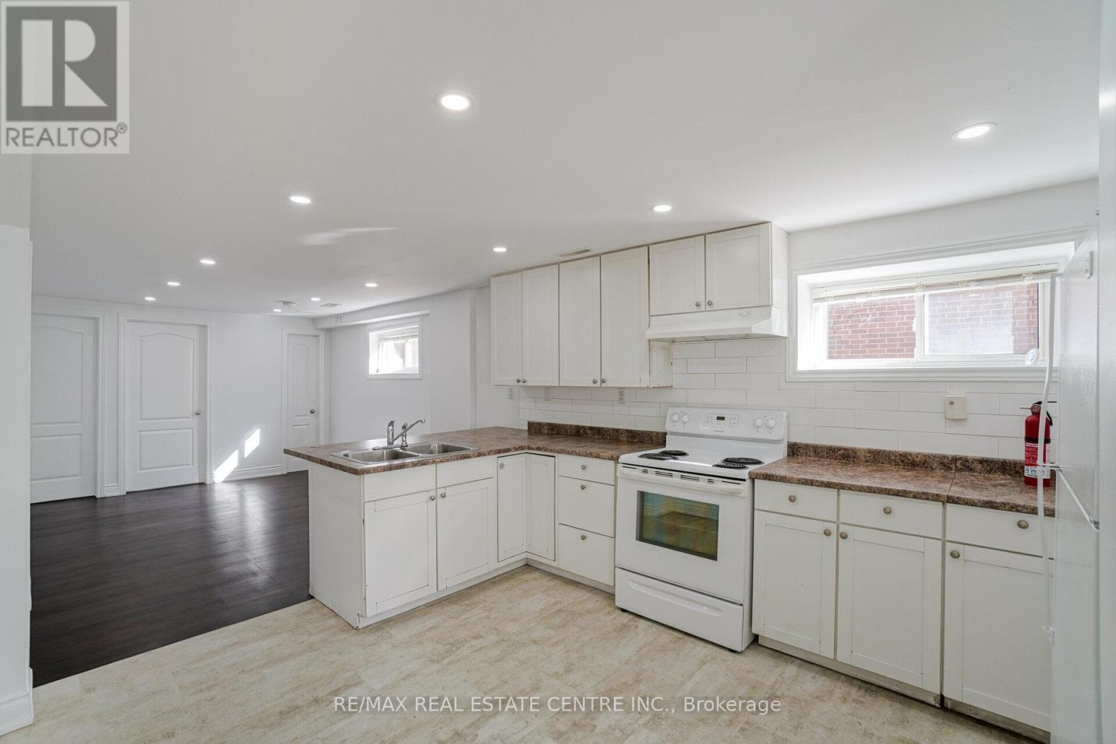 2 - 32 Mount Pleasant Drive, Brampton, Ontario  L6Z 1K2 - Photo 10 - W12749240