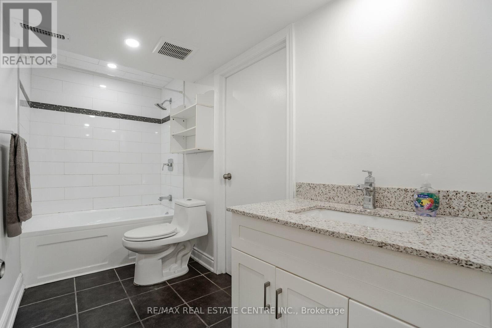 2 - 32 Mount Pleasant Drive, Brampton, Ontario  L6Z 1K2 - Photo 19 - W12749240