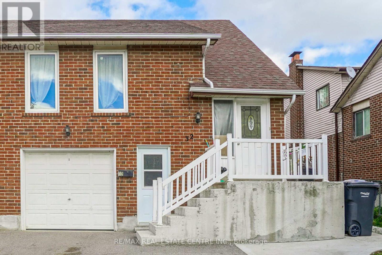 2 - 32 Mount Pleasant Drive, Brampton, Ontario  L6Z 1K2 - Photo 2 - W12749240