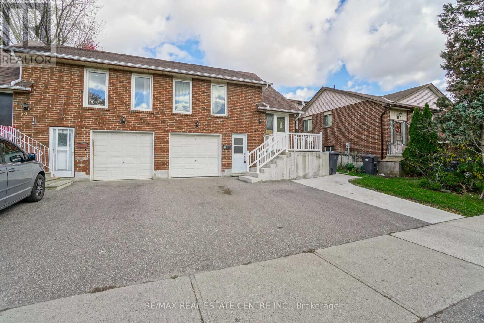 2 - 32 Mount Pleasant Drive, Brampton, Ontario  L6Z 1K2 - Photo 4 - W12749240