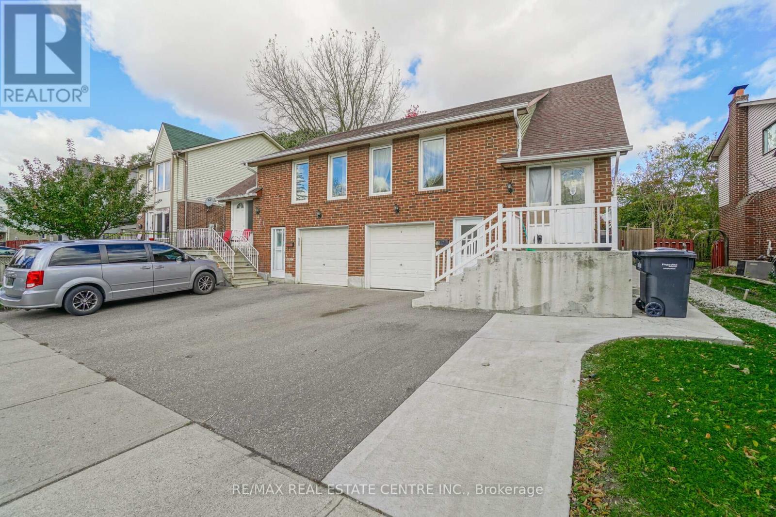 2 - 32 Mount Pleasant Drive, Brampton, Ontario  L6Z 1K2 - Photo 5 - W12749240