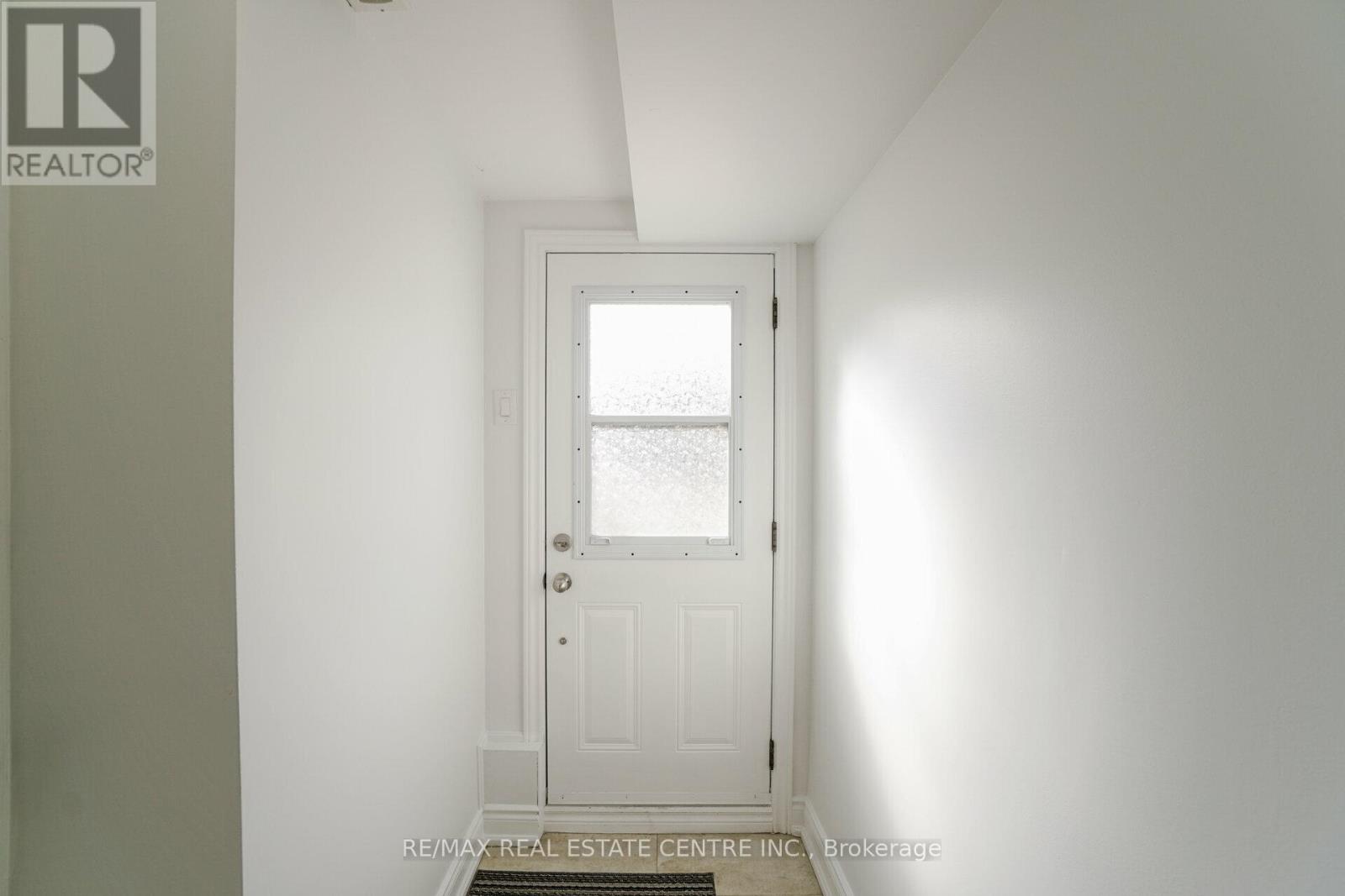 2 - 32 Mount Pleasant Drive, Brampton, Ontario  L6Z 1K2 - Photo 7 - W12749240