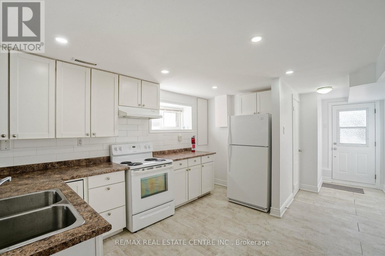 2 - 32 Mount Pleasant Drive, Brampton, Ontario  L6Z 1K2 - Photo 8 - W12749240