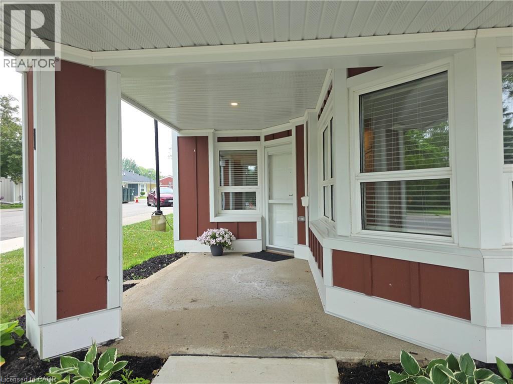 1 Szollosy Circle, Hamilton, Ontario  L9B 1T8 - Photo 3 - 40766656