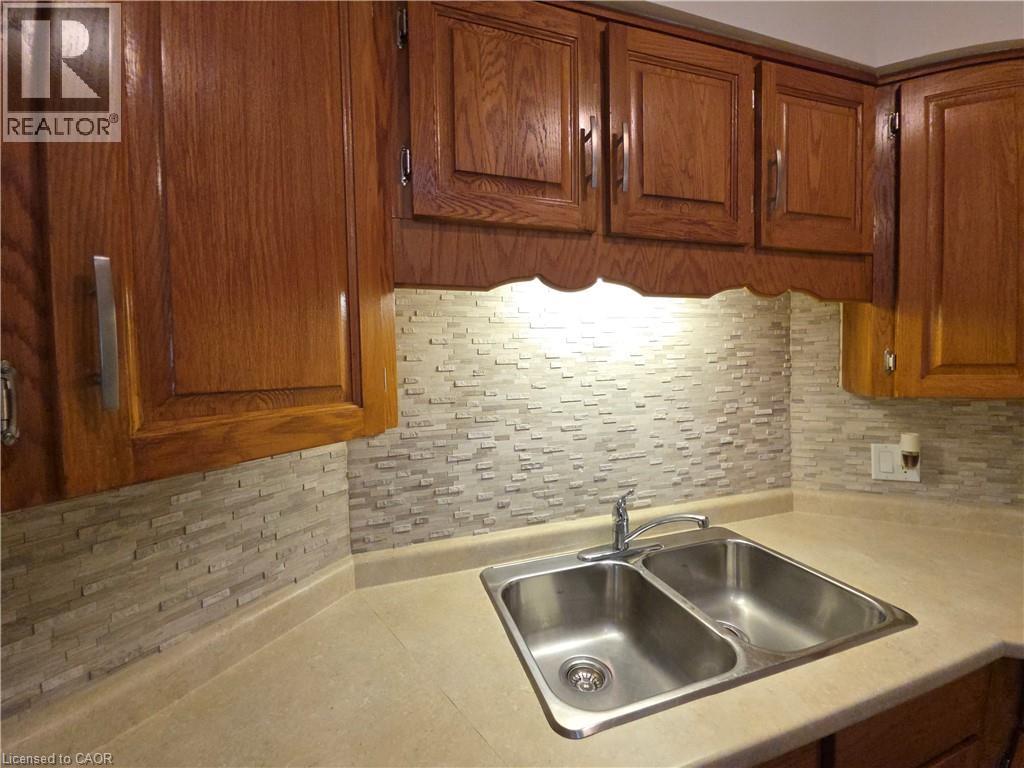 1 Szollosy Circle, Hamilton, Ontario  L9B 1T8 - Photo 8 - 40766656