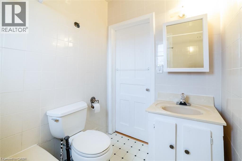 238 Kensington Avenue N Unit# Upper, Hamilton, Ontario  L8L 7N9 - Photo 8 - 40801770