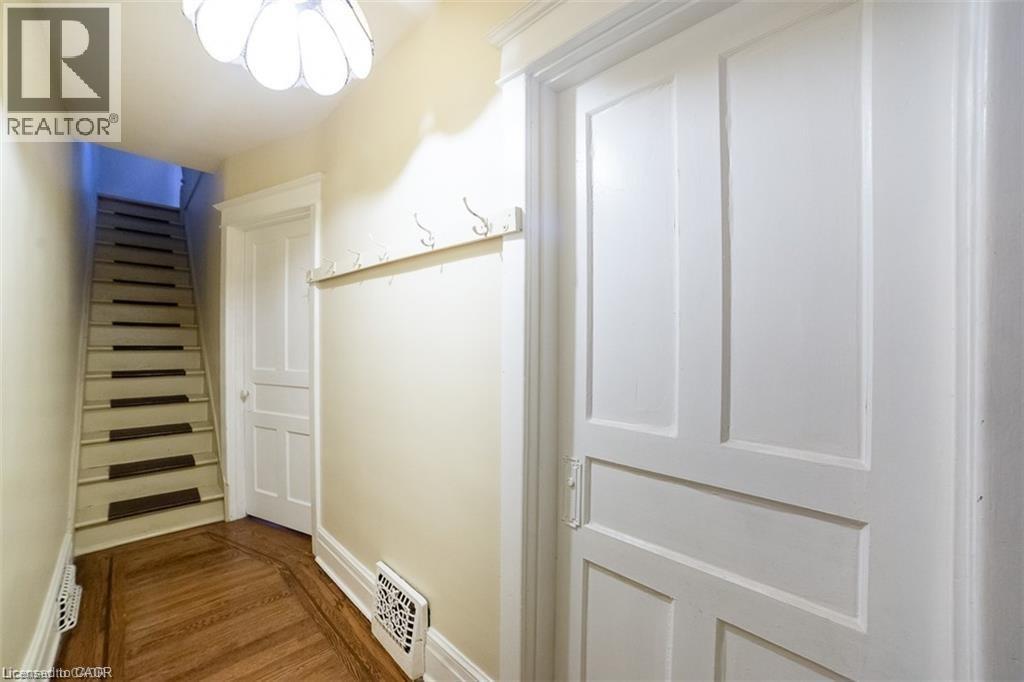 238 Kensington Avenue N Unit# Upper, Hamilton, Ontario  L8L 7N9 - Photo 4 - 40801770