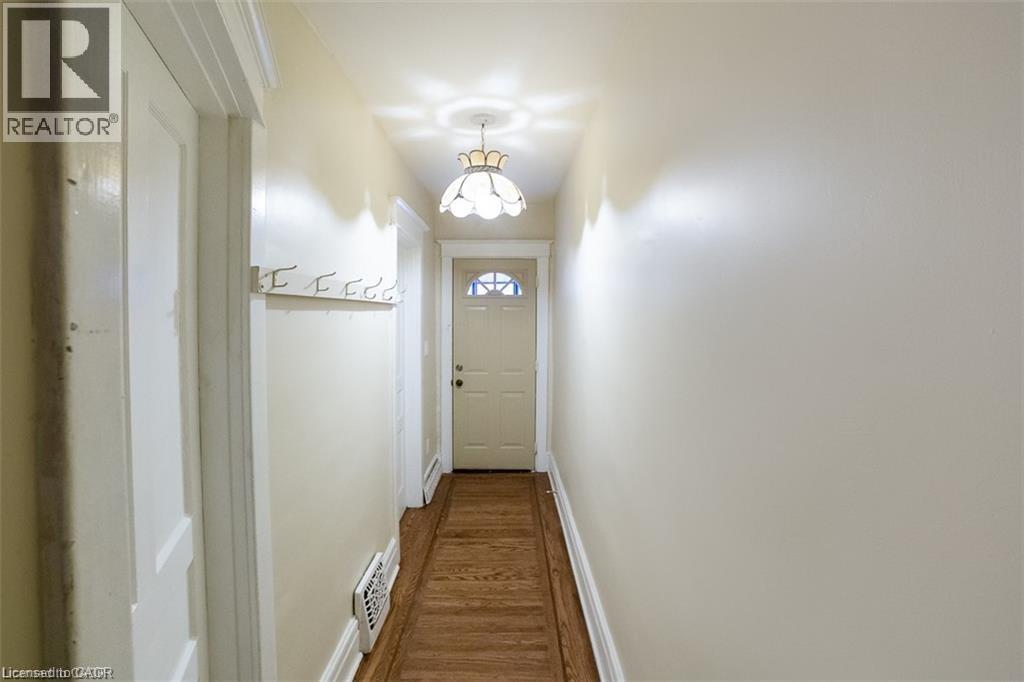 238 Kensington Avenue N Unit# Upper, Hamilton, Ontario  L8L 7N9 - Photo 3 - 40801770