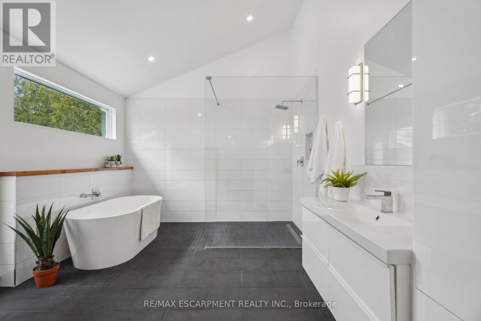 144 Carmichael Crescent, Blue Mountains, Ontario  L9Y 0R3 - Photo 26 - X12749204