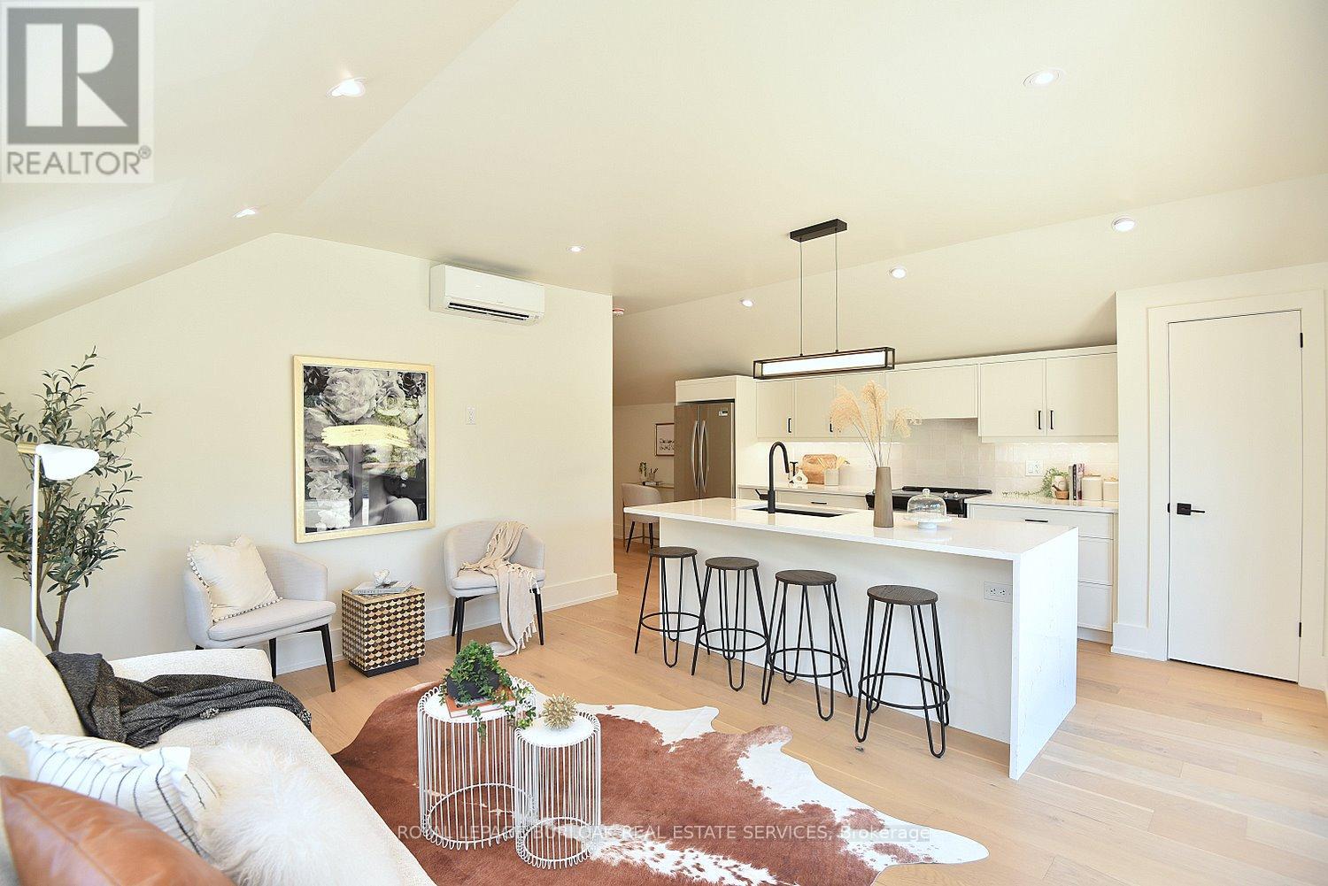 202 - 284 Wilson Street E, Hamilton, Ontario  L9G 2B9 - Photo 4 - X12749270