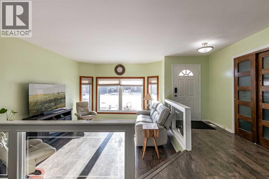 38 Cook Court Se, Medicine Hat, Alberta  T1B 3Y3 - Photo 5 - A2282139