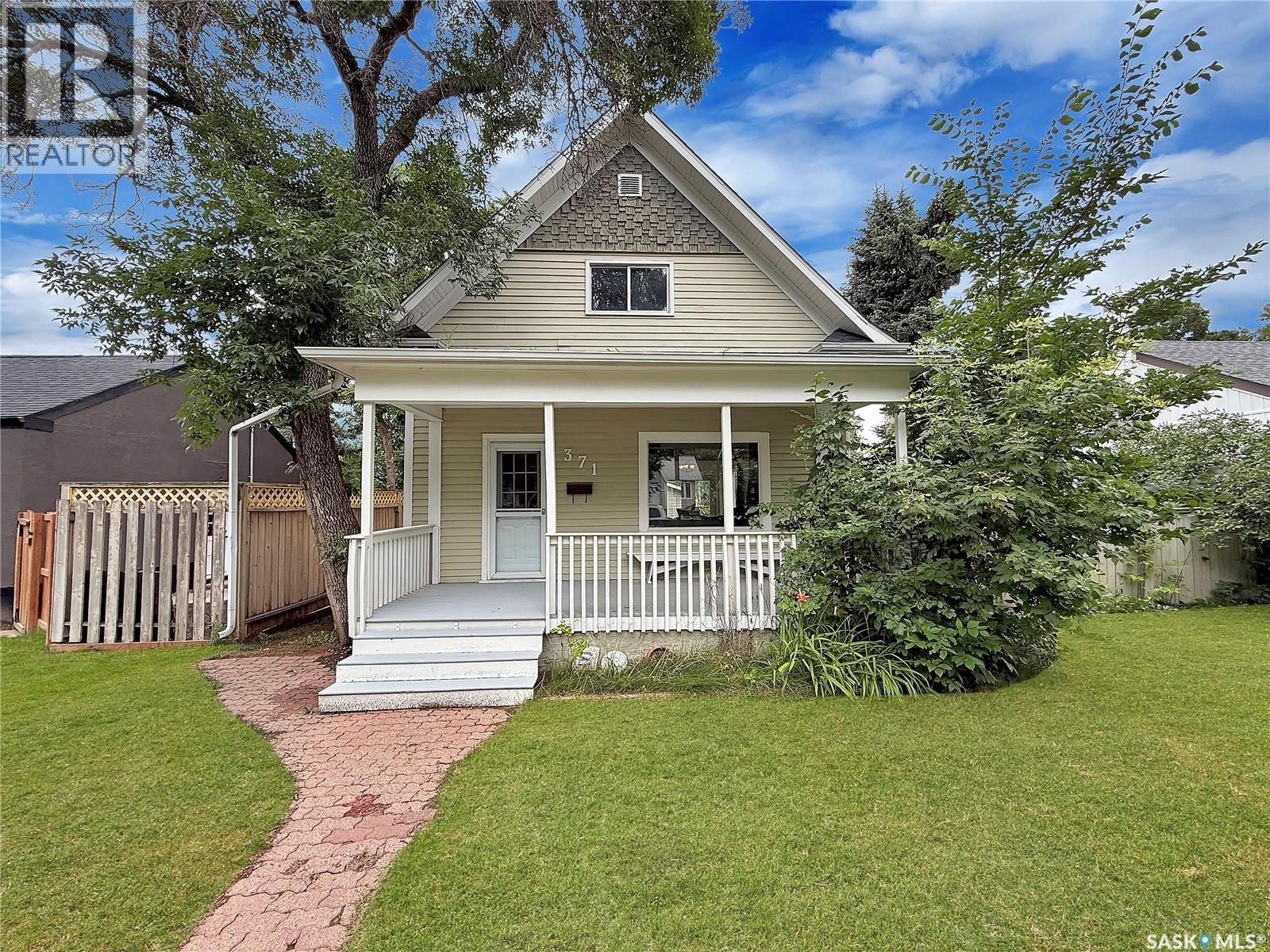 371 6th Avenue Nw, Swift Current, Saskatchewan  S9H 0X9 - Photo 1 - SK027618