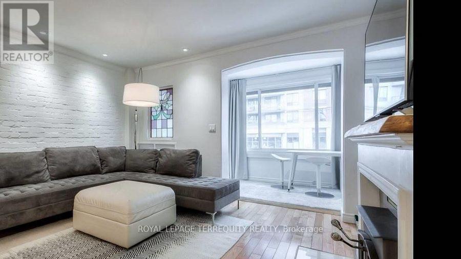 1760 Queen Street East Street, Toronto (The Beaches), Ontario  M4L 1G7 - Photo 5 - E12746440