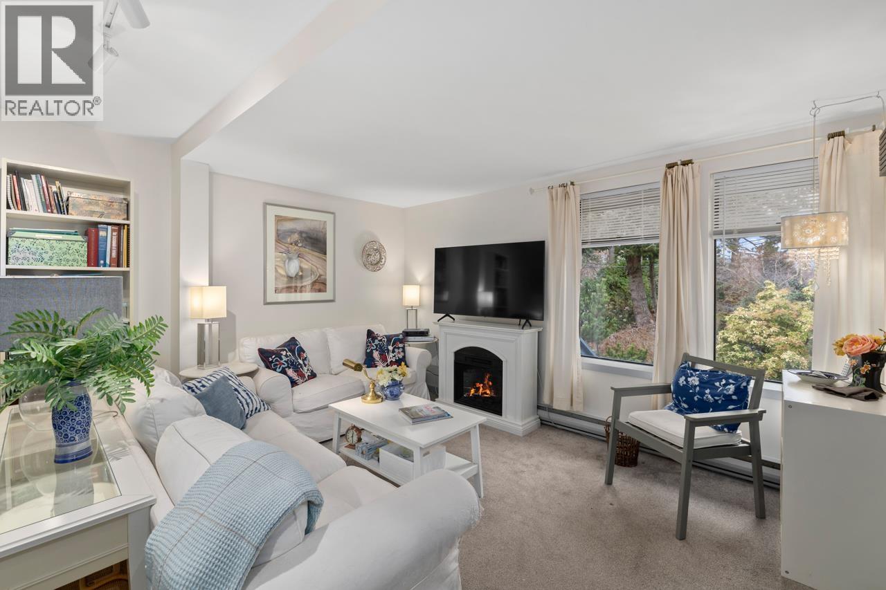 Listing Picture 4 of 40 : 2730 POINT GREY ROAD, Vancouver / 溫哥華 - 魯藝地產 Yvonne Lu Group - MLS Medallion Club Member