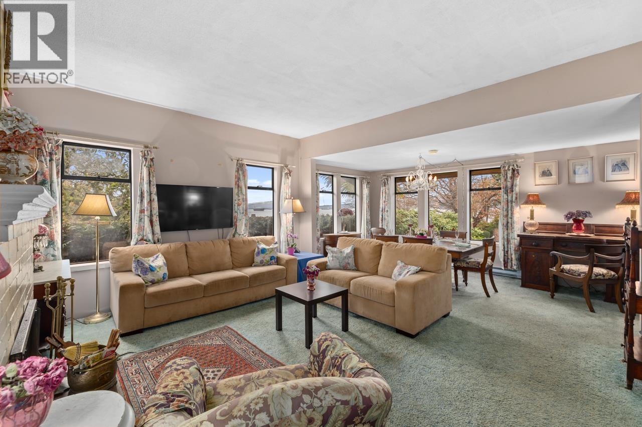 Listing Picture 14 of 40 : 2730 POINT GREY ROAD, Vancouver / 溫哥華 - 魯藝地產 Yvonne Lu Group - MLS Medallion Club Member