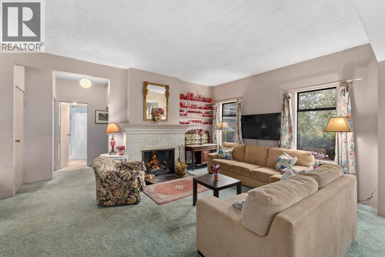 Listing Picture 12 of 40 : 2730 POINT GREY ROAD, Vancouver / 溫哥華 - 魯藝地產 Yvonne Lu Group - MLS Medallion Club Member