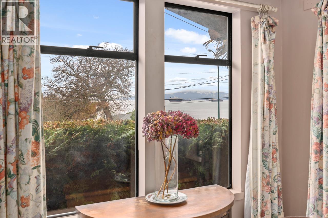 Listing Picture 16 of 40 : 2730 POINT GREY ROAD, Vancouver / 溫哥華 - 魯藝地產 Yvonne Lu Group - MLS Medallion Club Member