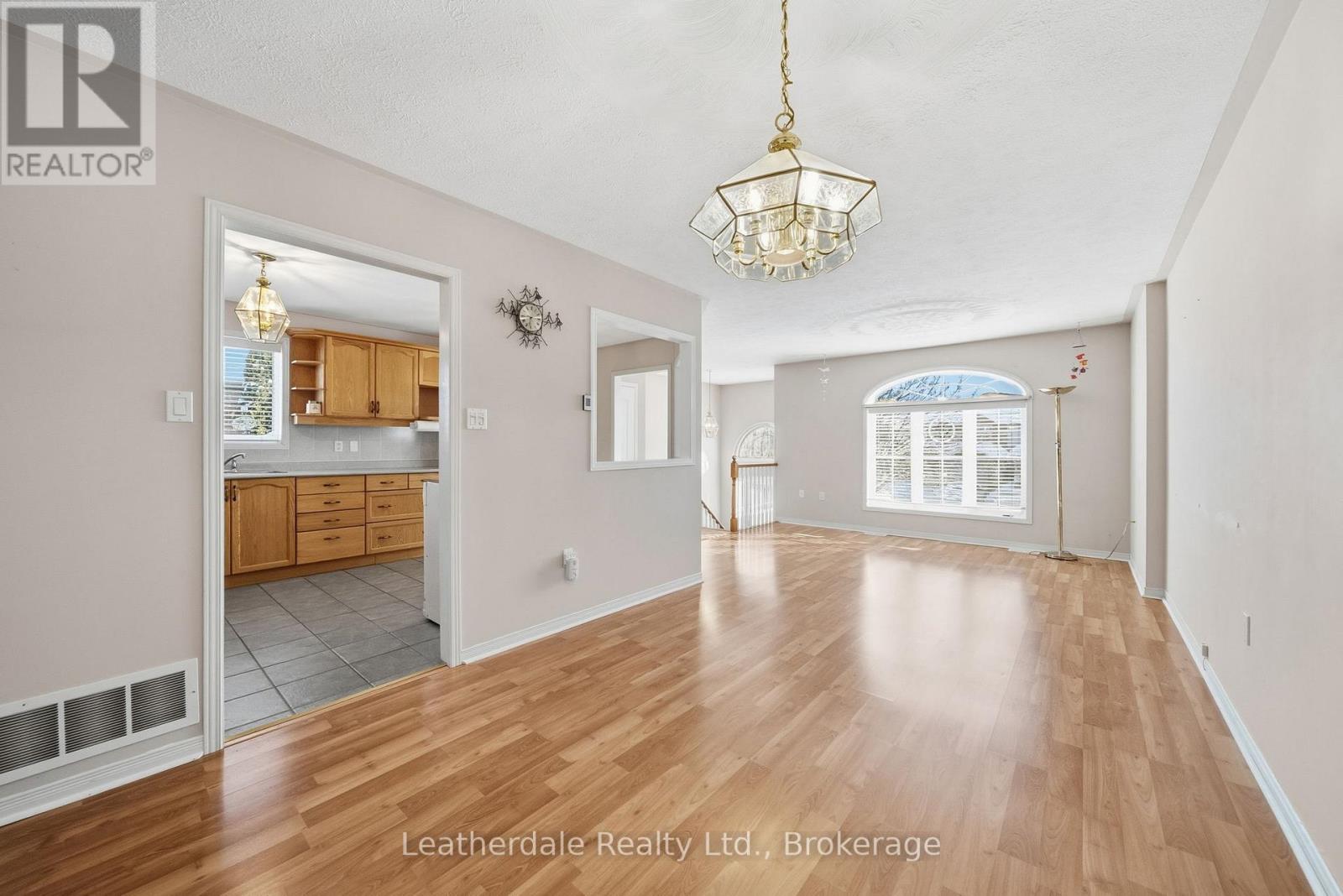 133 Julia Crescent, Orillia, Ontario  L3V 7X4 - Photo 8 - S12749418