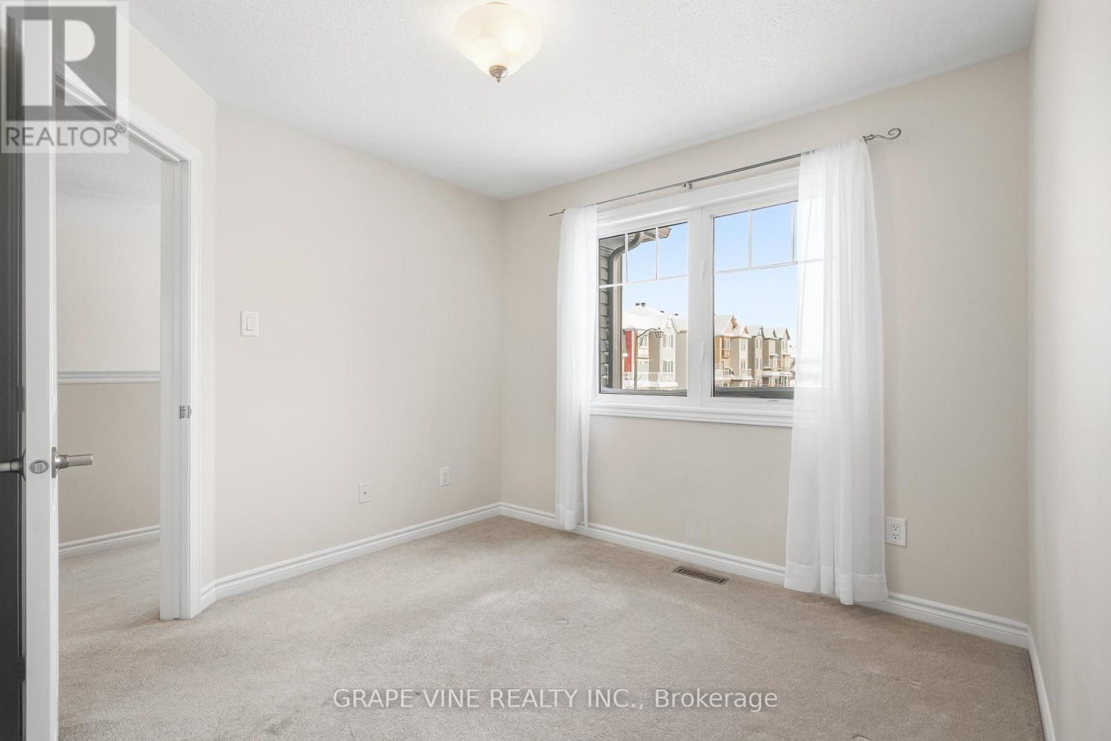 582 Meadowcreek Circle, Ottawa, Ontario  K2M 0J8 - Photo 15 - X12492864