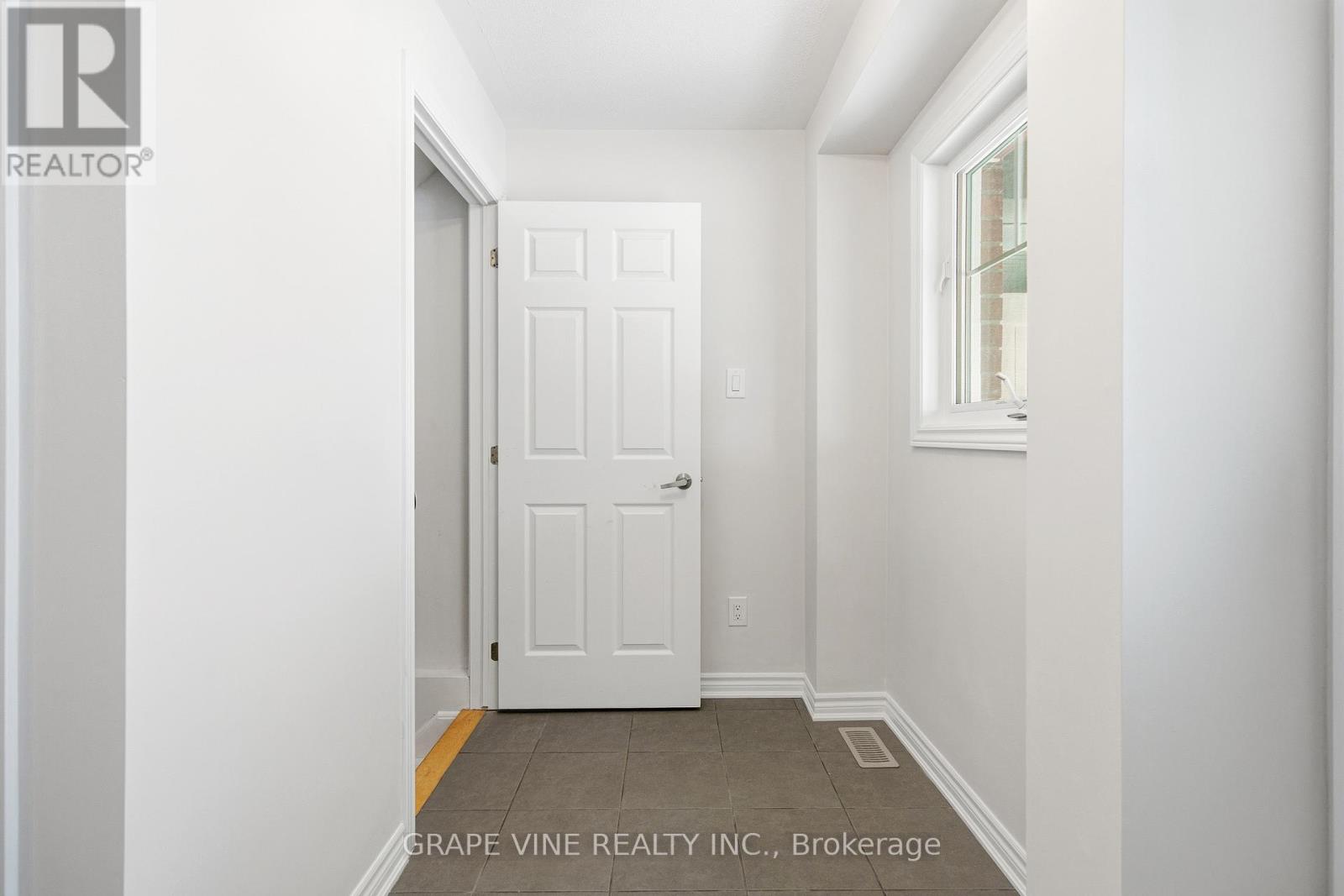 582 Meadowcreek Circle, Ottawa, Ontario  K2M 0J8 - Photo 26 - X12492864