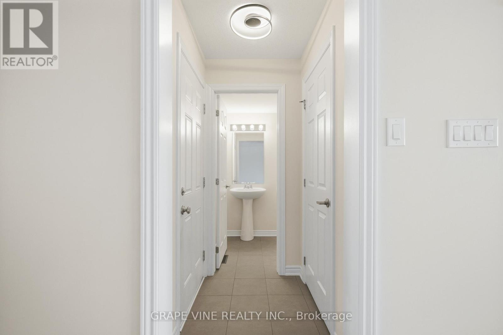 582 Meadowcreek Circle, Ottawa, Ontario  K2M 0J8 - Photo 8 - X12492864