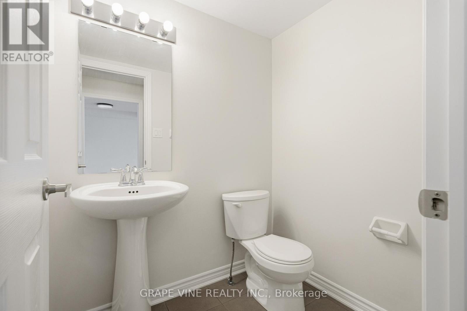 582 Meadowcreek Circle, Ottawa, Ontario  K2M 0J8 - Photo 9 - X12492864