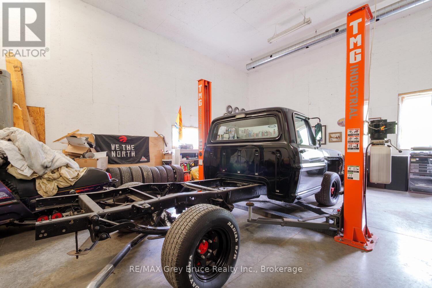 1033 Bruce Road 9, South Bruce Peninsula, Ontario  N0H 2T0 - Photo 24 - X12749326