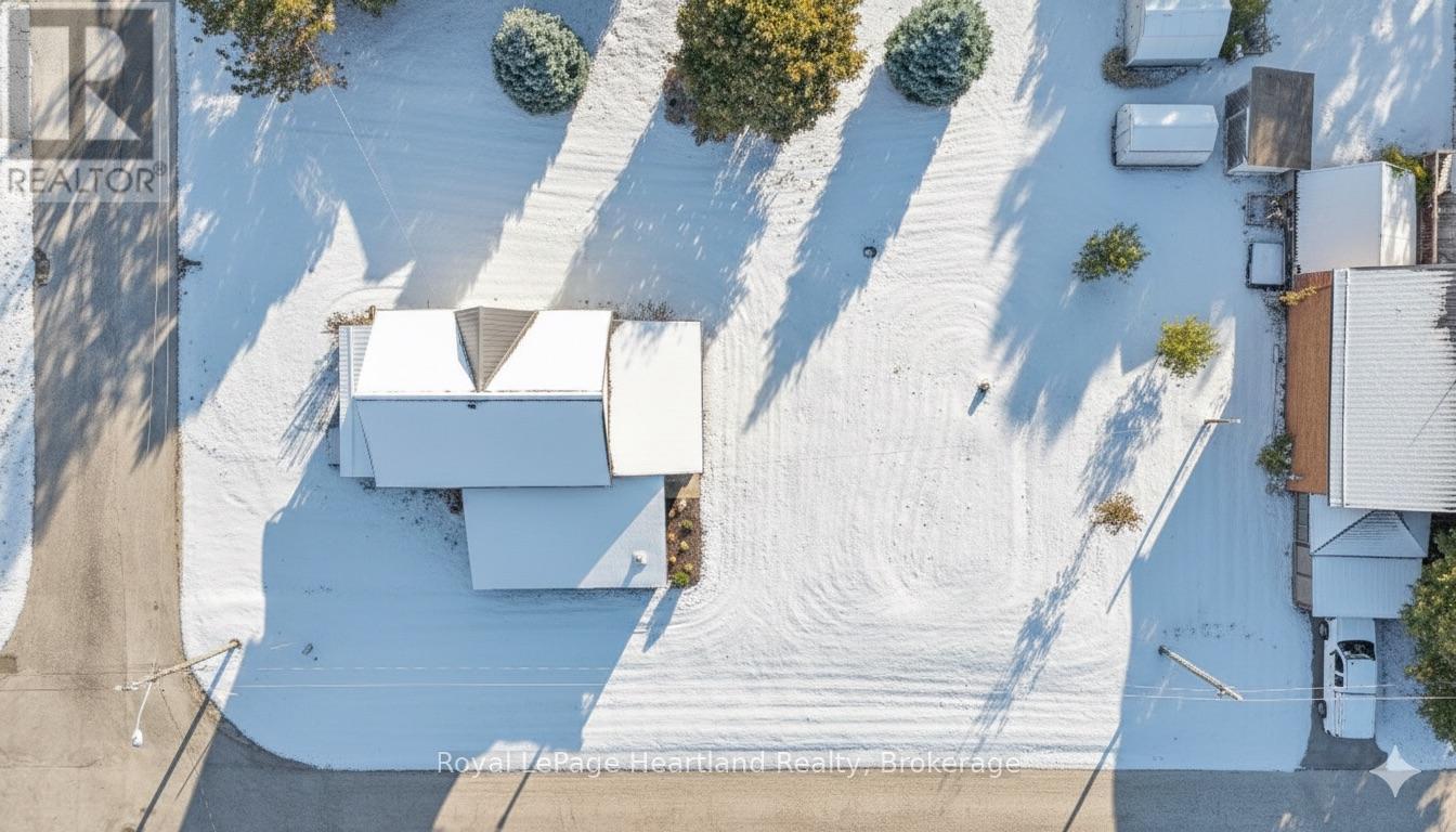 15 Queen Street E, Minto, Ontario  N0G 1M0 - Photo 2 - X12749460