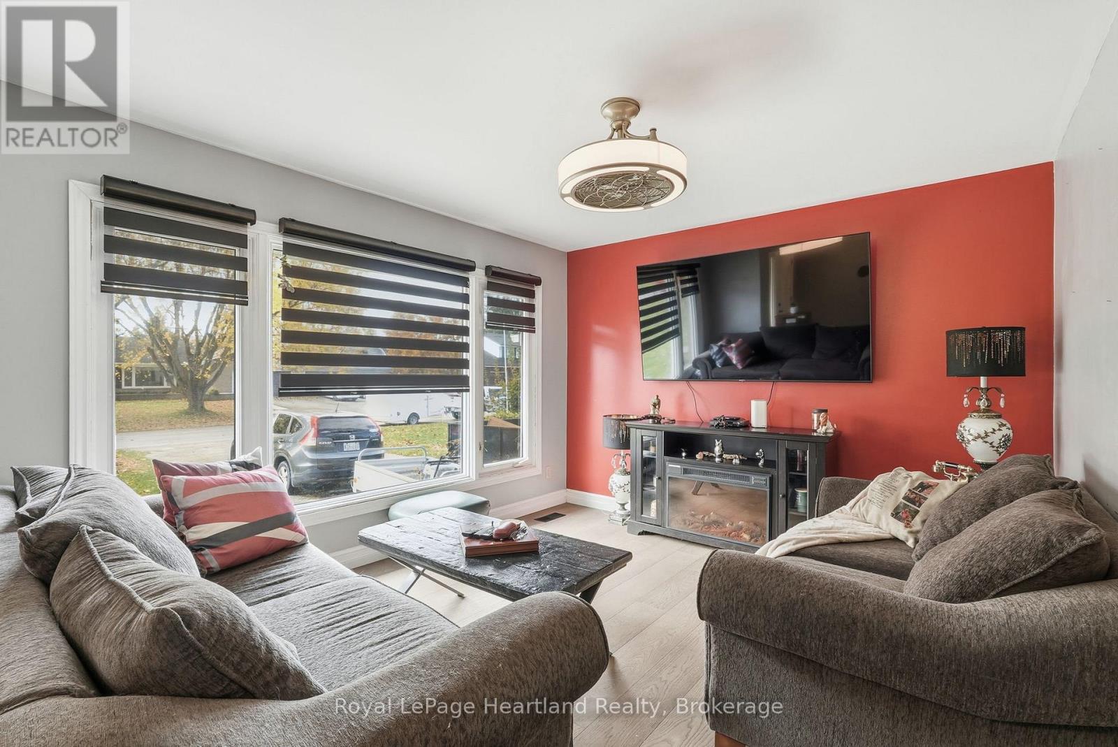 292 Wellington Street, North Huron, Ontario  N0M 1H0 - Photo 8 - X12749520