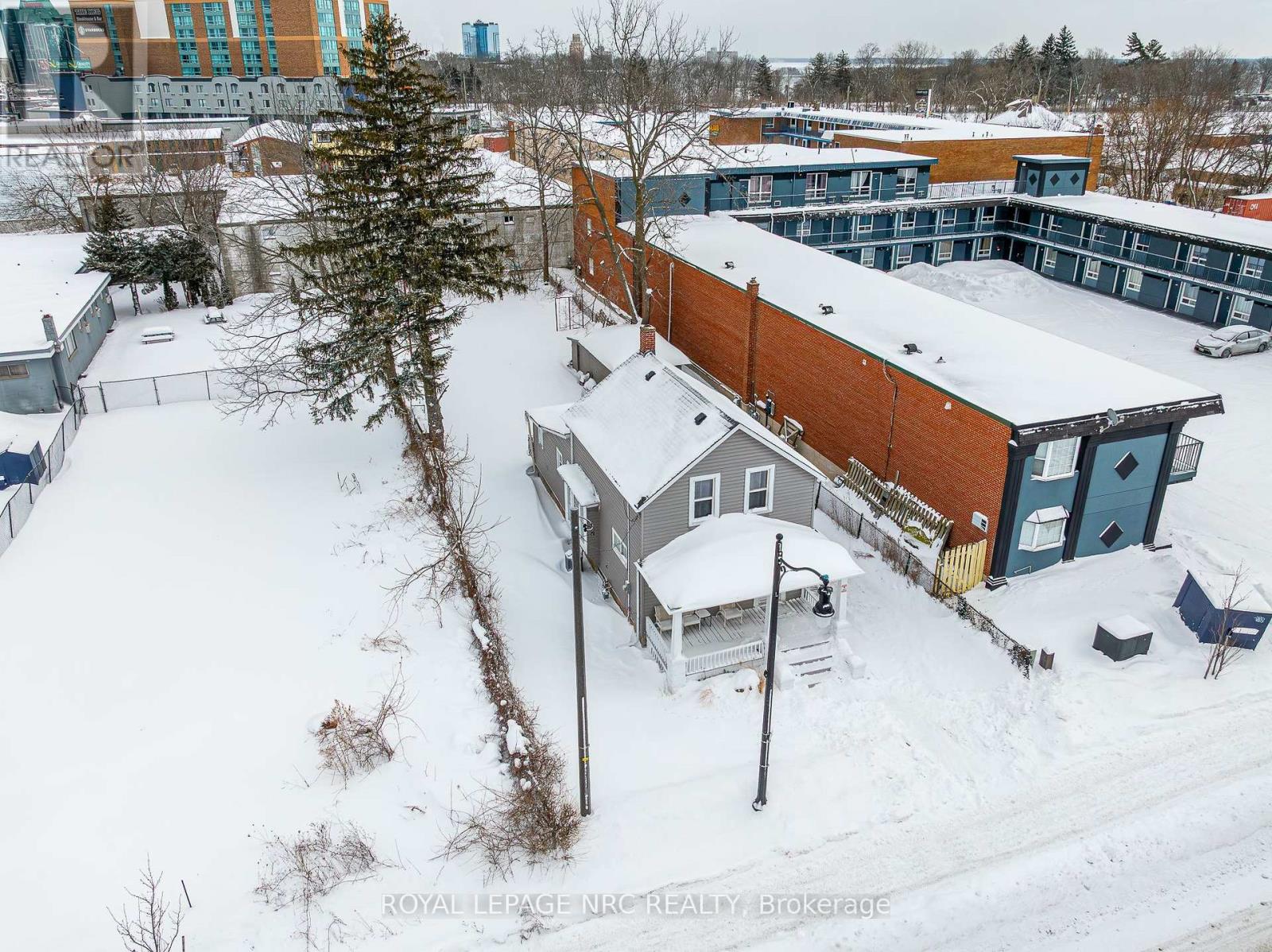 5930 Fallsview Avenue, Niagara Falls, Ontario  L2G 3V5 - Photo 4 - X12749362