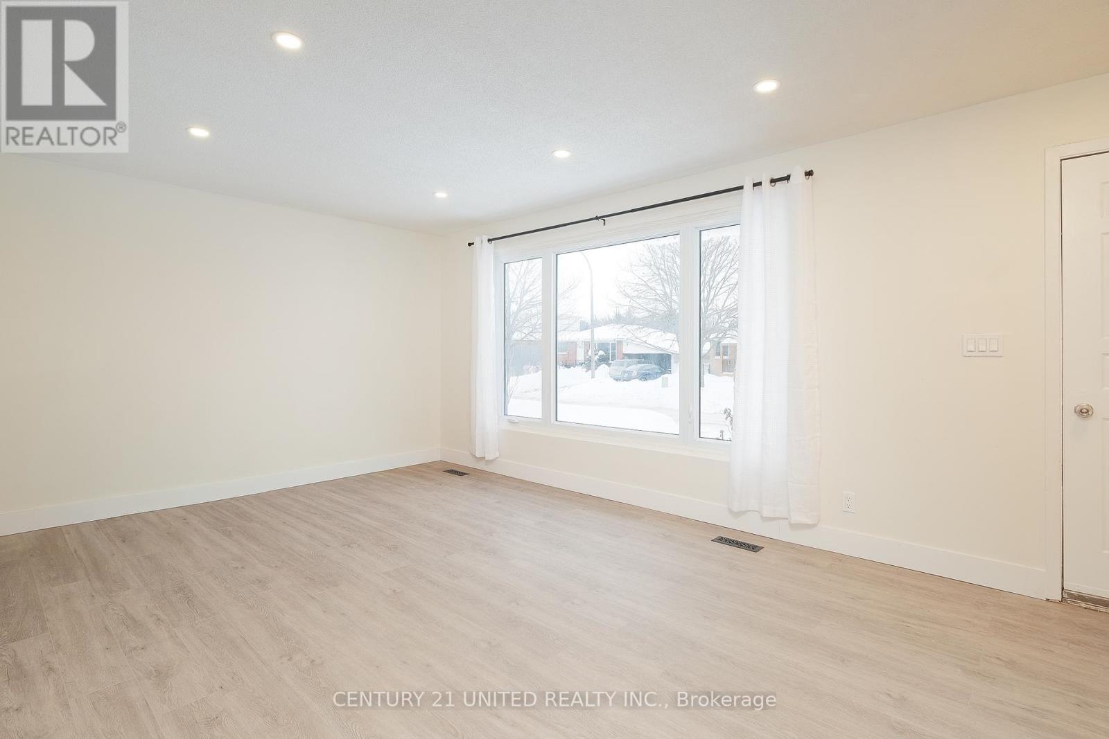 816 Stocker Road, Peterborough, Ontario  K9J 5T3 - Photo 2 - X12749378