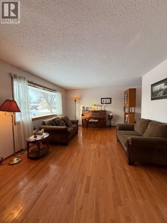 5317 47th Street, High Prairie, Alberta  T0G 1E0 - Photo 2 - A2282177