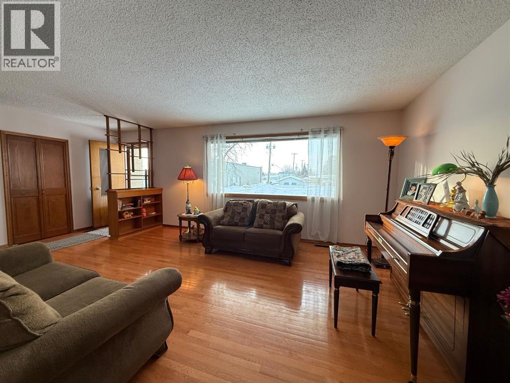 5317 47th Street, High Prairie, Alberta  T0G 1E0 - Photo 4 - A2282177