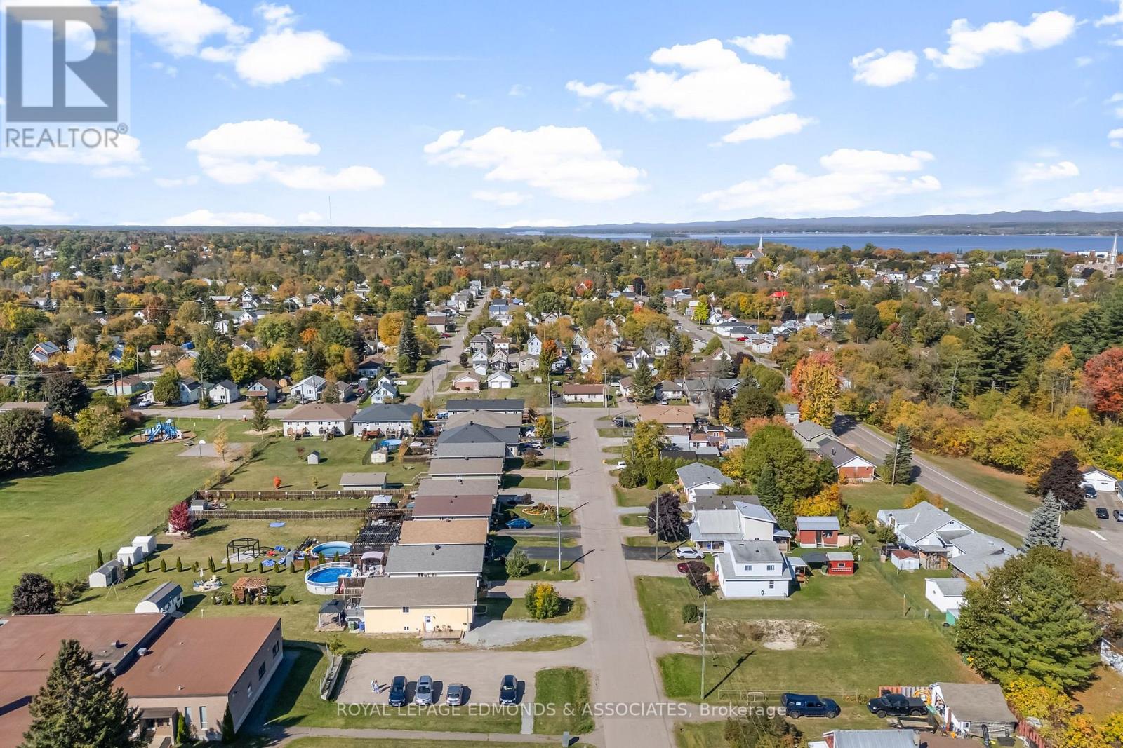 260 Mckenzie Street, Pembroke, Ontario  K8A 3V7 - Photo 4 - X12749424