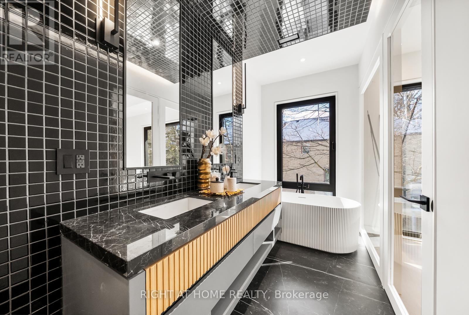 74b Rathnelly Avenue, Toronto, Ontario  M4V 2M6 - Photo 23 - C12749330