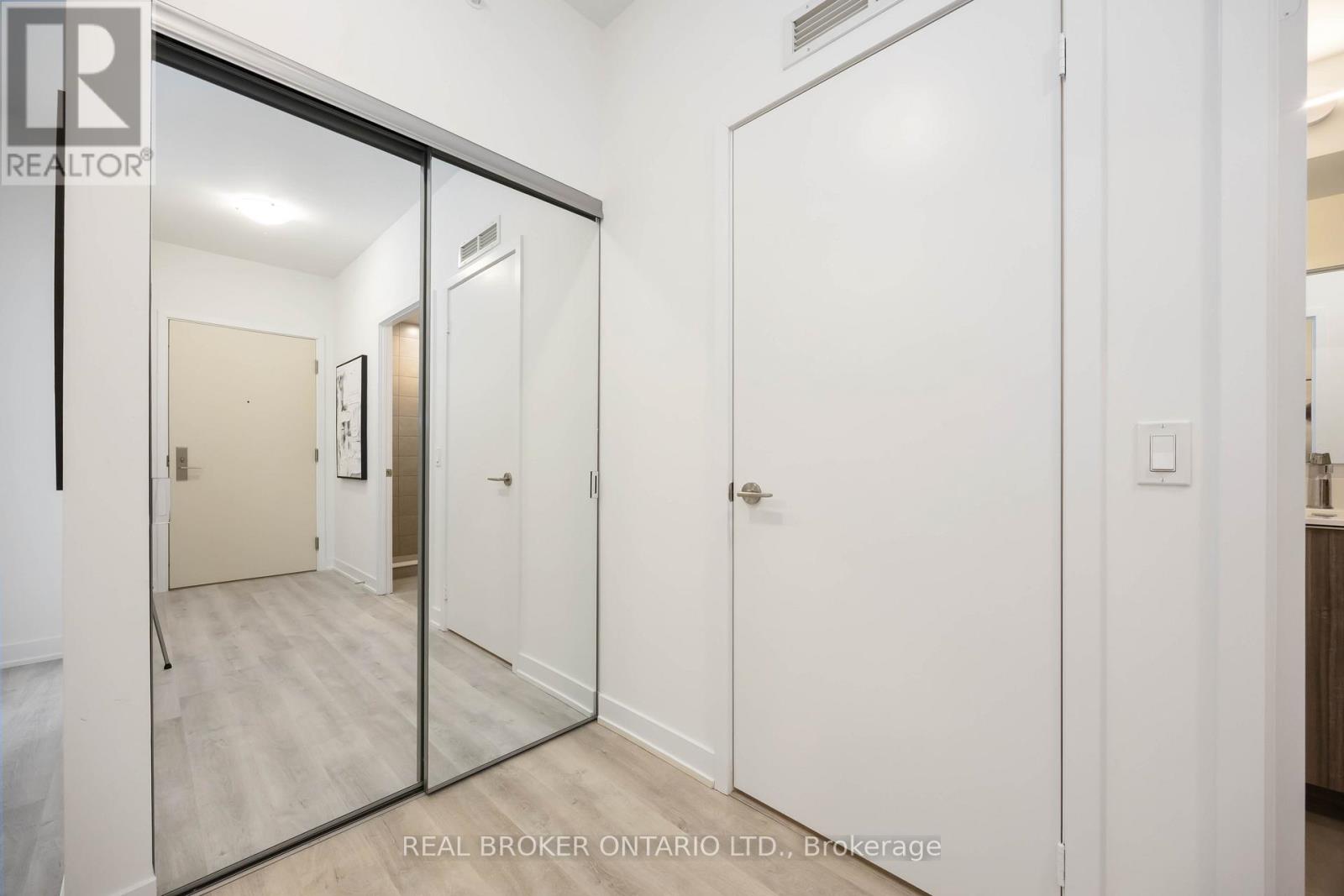 725 - 15 Richardson Street, Toronto, Ontario  M5A 0Y5 - Photo 4 - C12749358