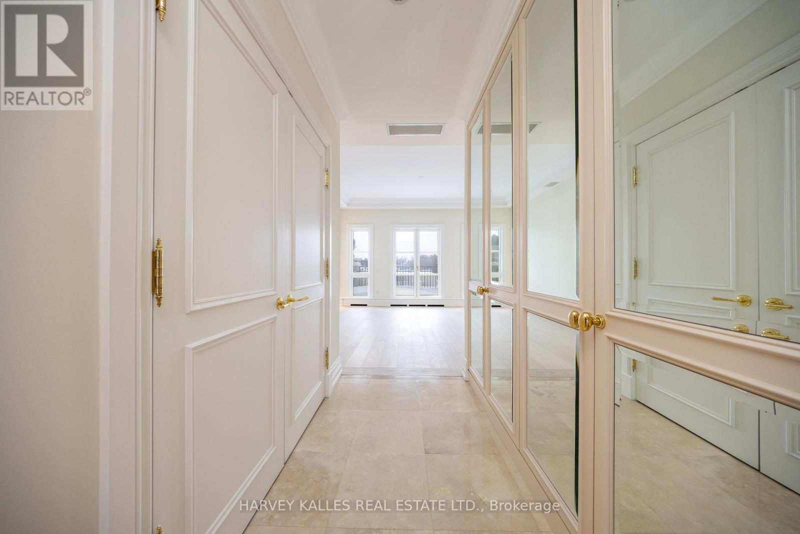 #5b - 2 Chedington Place, Toronto, Ontario  M4N 3R5 - Photo 4 - C12749474